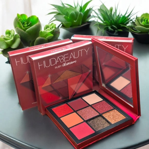 Huda Beauty | Ruby Obsessions Eyeshadow Palette - Picture 1 of 4